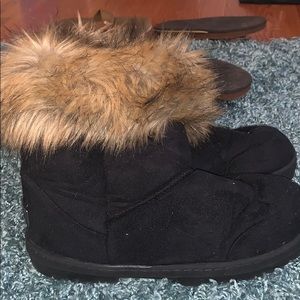 Black faux fur boots